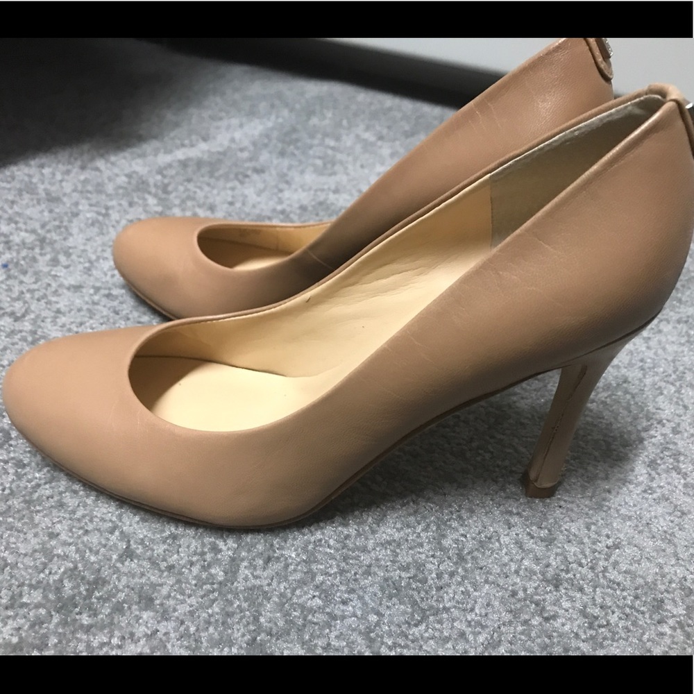 Ivanka Trump taupe leather pumps size 6.5